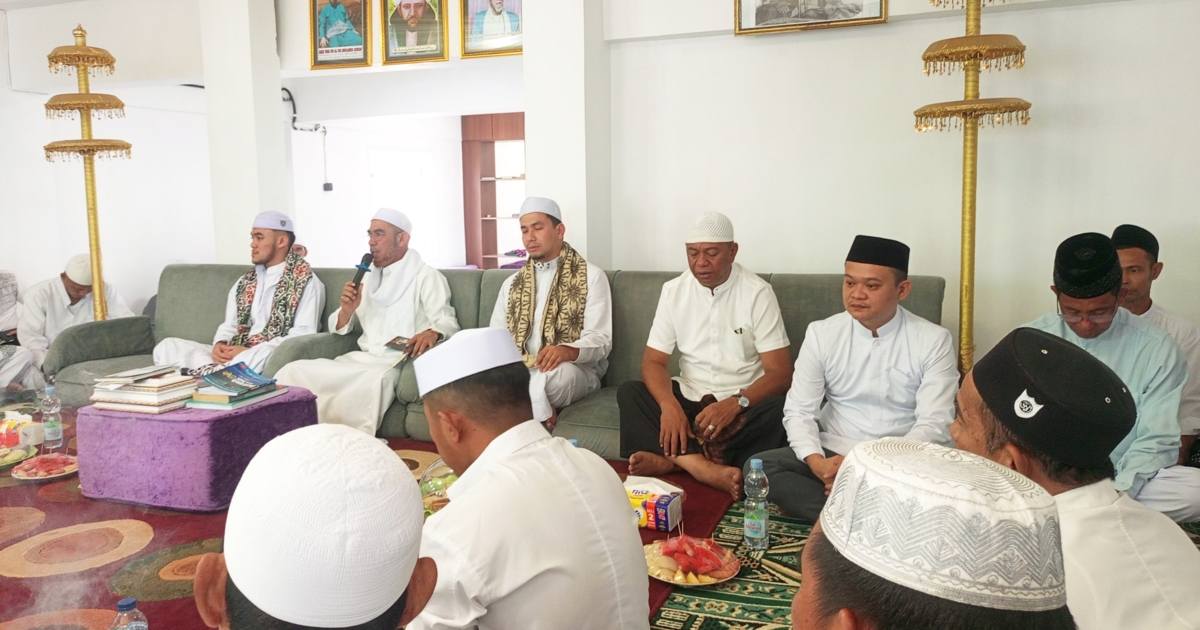 Oskar Manoppo menghadiri Haul di Desa Nuangan dan menegaskan warga Boltim dapat berobat cukup menggunakan KTP