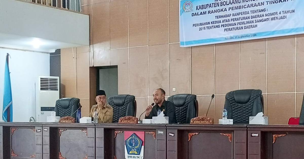 Kevin Sumendap memimpin Rapat Paripurna DPRD Boltim