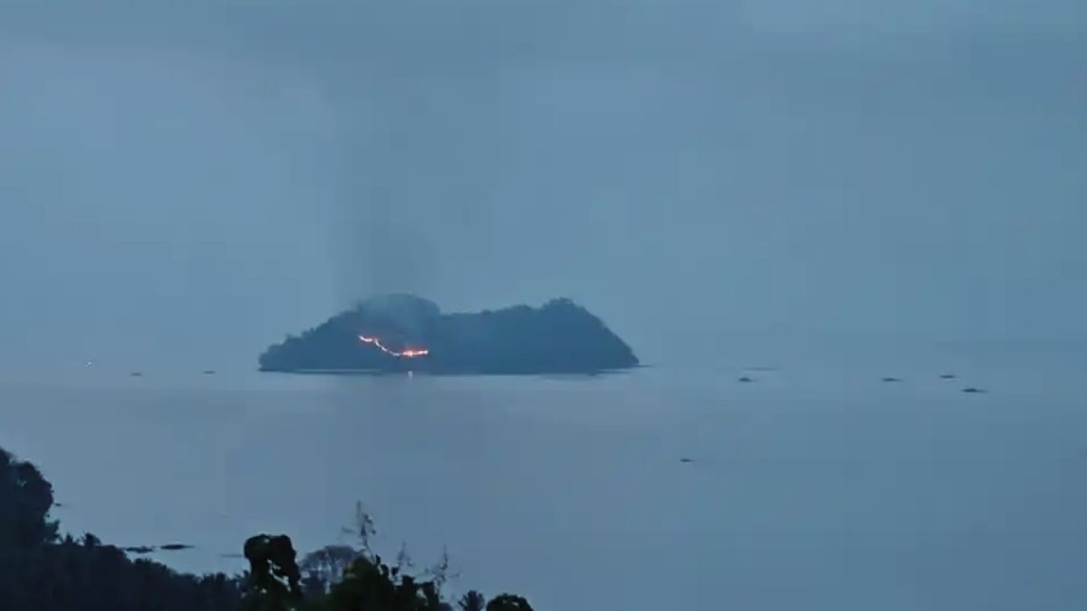 Pulau Tiga Bolmong terbakar