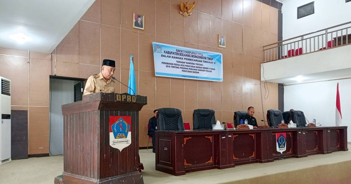 Wabup Argo Sumaiku saat menghadiri Rapat Paripurna DPRD Boltim