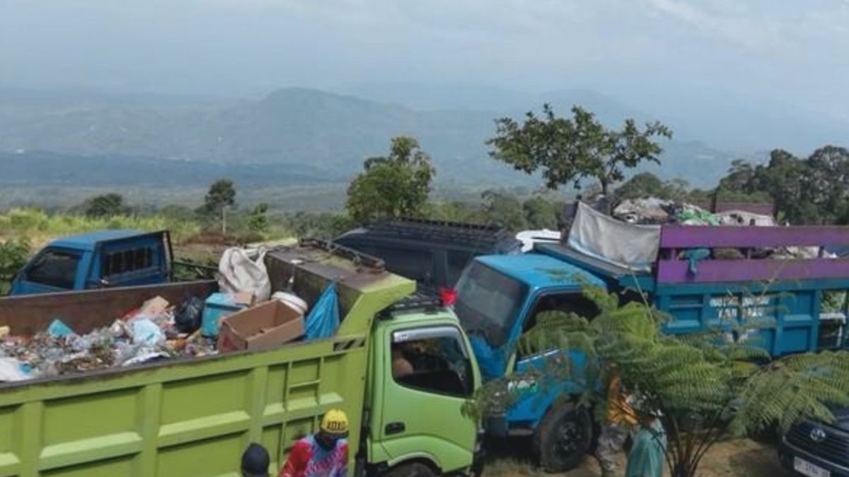 Mahasiswa Biologi Penggerak Solusi Sampah