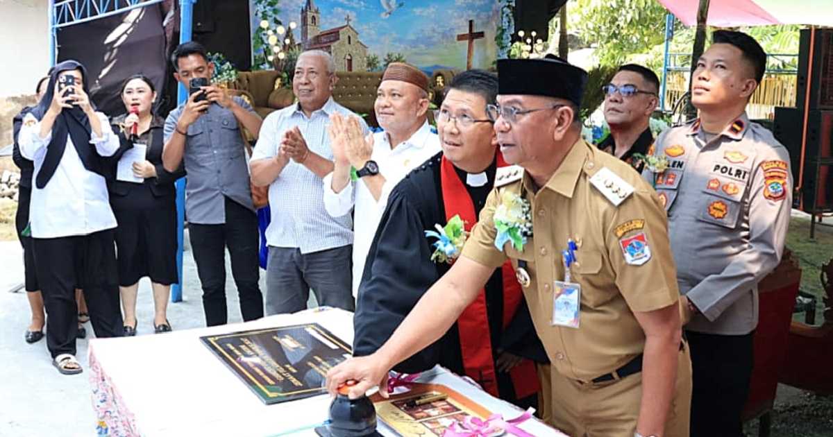Peresmian Gereja Filadelfia Tombolikat oleh Bupati Boltim Oskar Manoppo