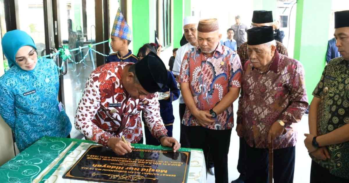 Bupati Oskar Manoppo meresmikan Masjid Nur Hidayah Kotabunan Selatan.