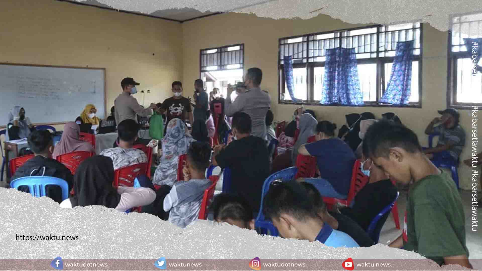 Masyarakat Nuangan Ikut Vaksinasi