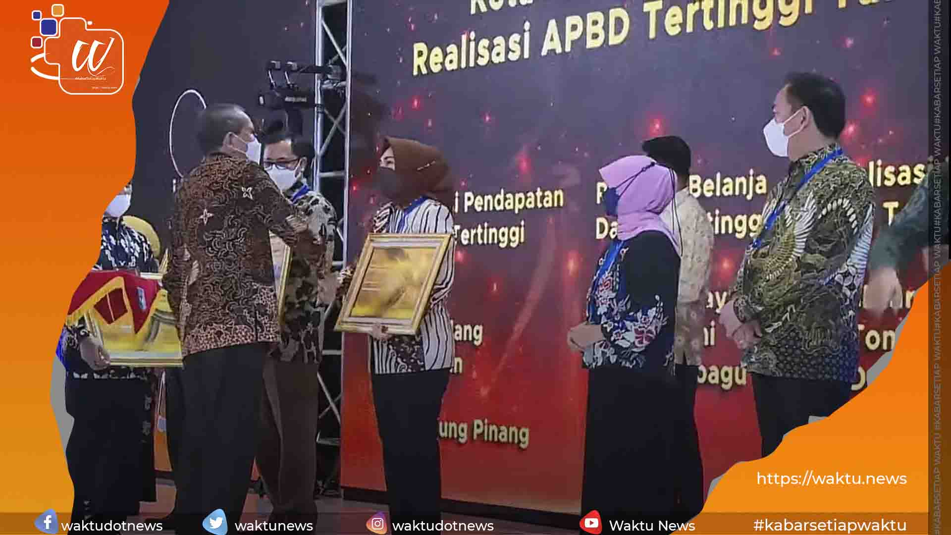 Tatong Bara Terima Penghargaan Realisasi Belanja Daerah Tertinggi