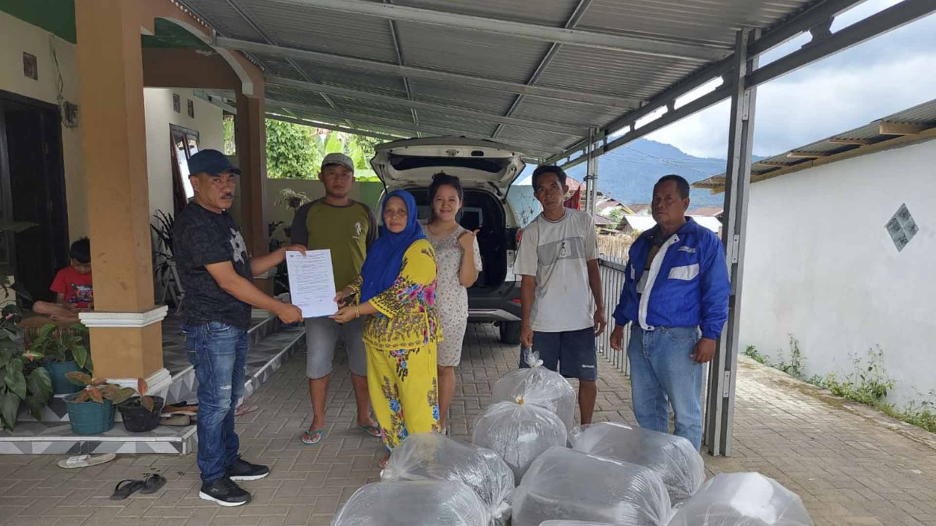 Dinas Perikanan Boltim Salurkan Ribuan Benih Ikan Nila