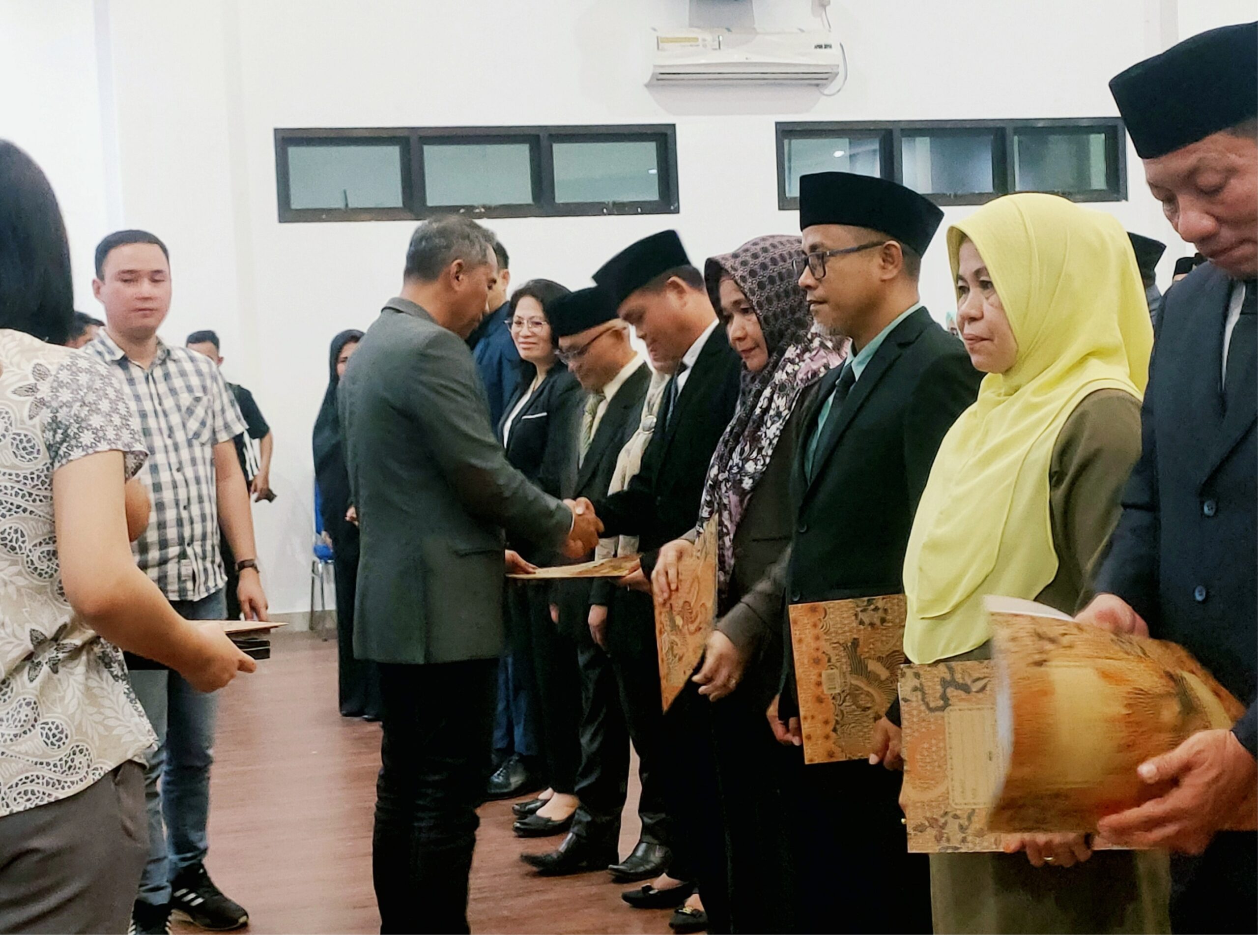 Bupati Boltim Lantik Pejabat Tengah Malam
