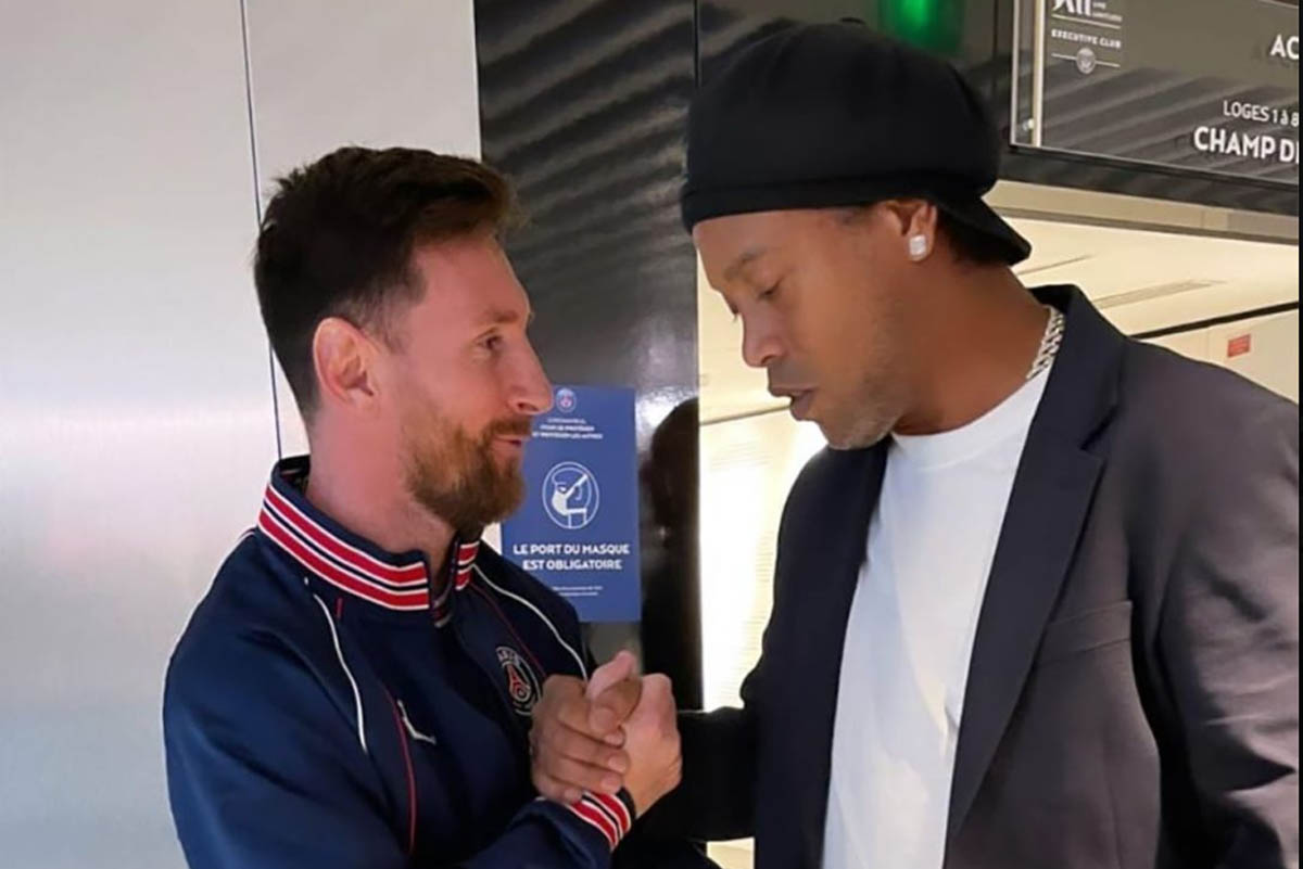 Ronaldinho Memberikan Dukungan pada Lionel Messi