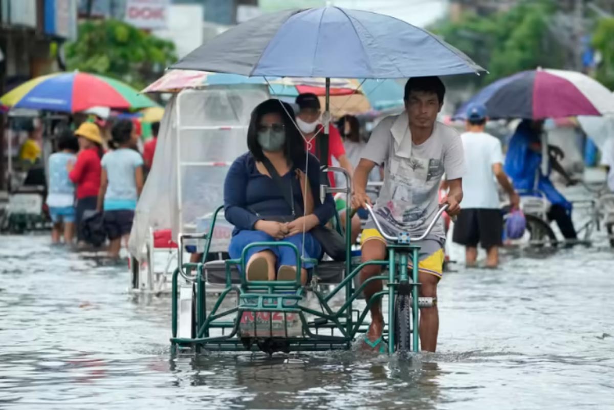 Ratusan Orang Mengungsi akibat Banjir saat Topan Super Melewati Filipina