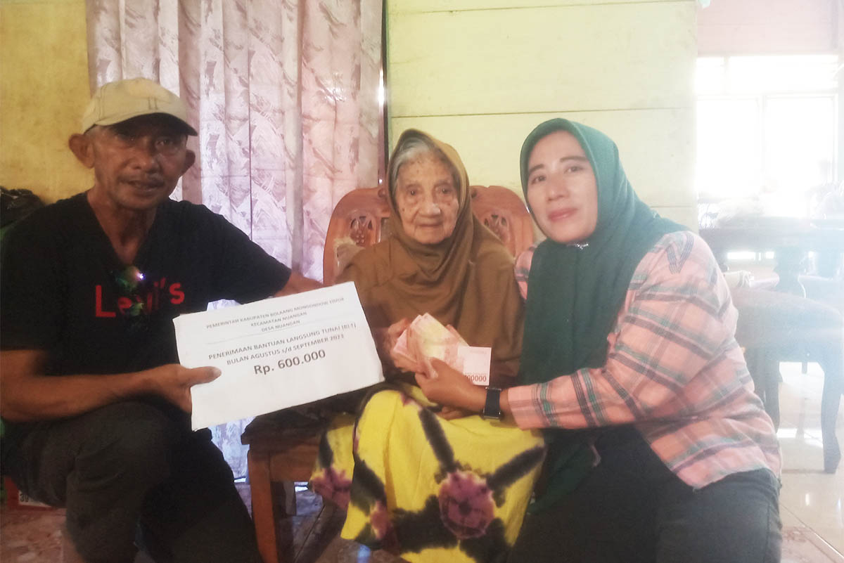 Pemerintah Desa Nuangan Salurkan BLT DD 