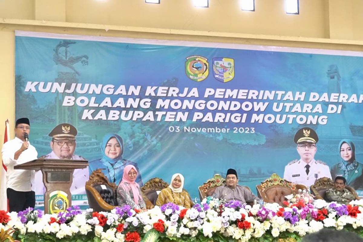 Bupati dan Ketua TP-PKK Bolmut Merangsek Ke Parimo