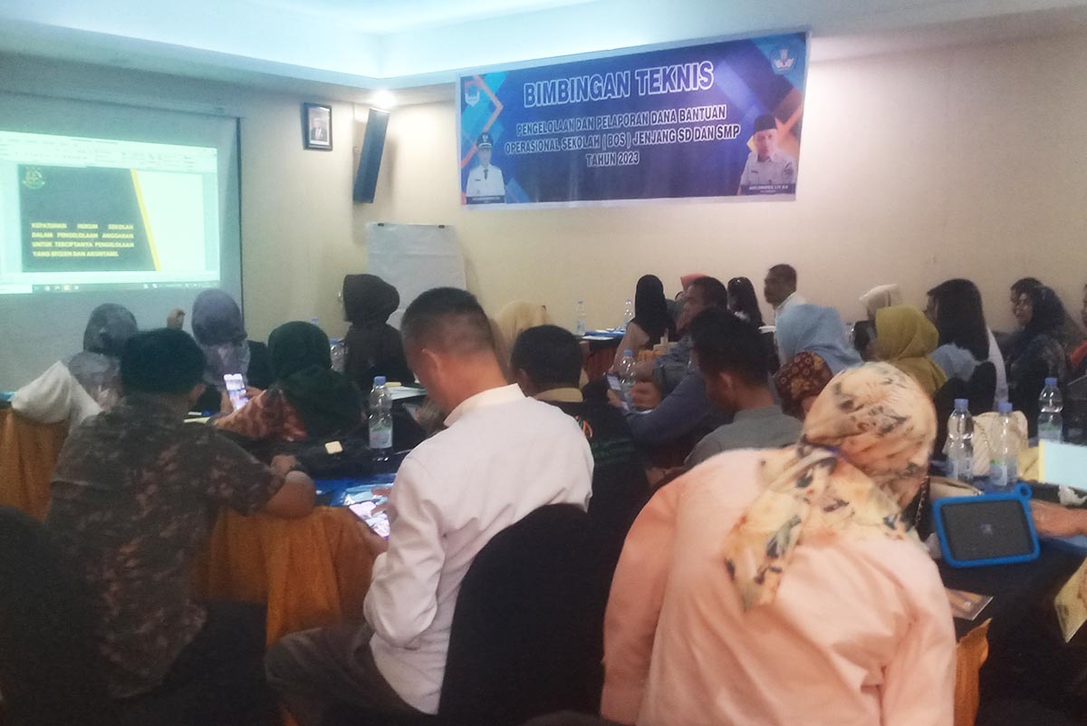 Dikbud Boltim Bekali Kepala Sekolah Soal Dana BOS