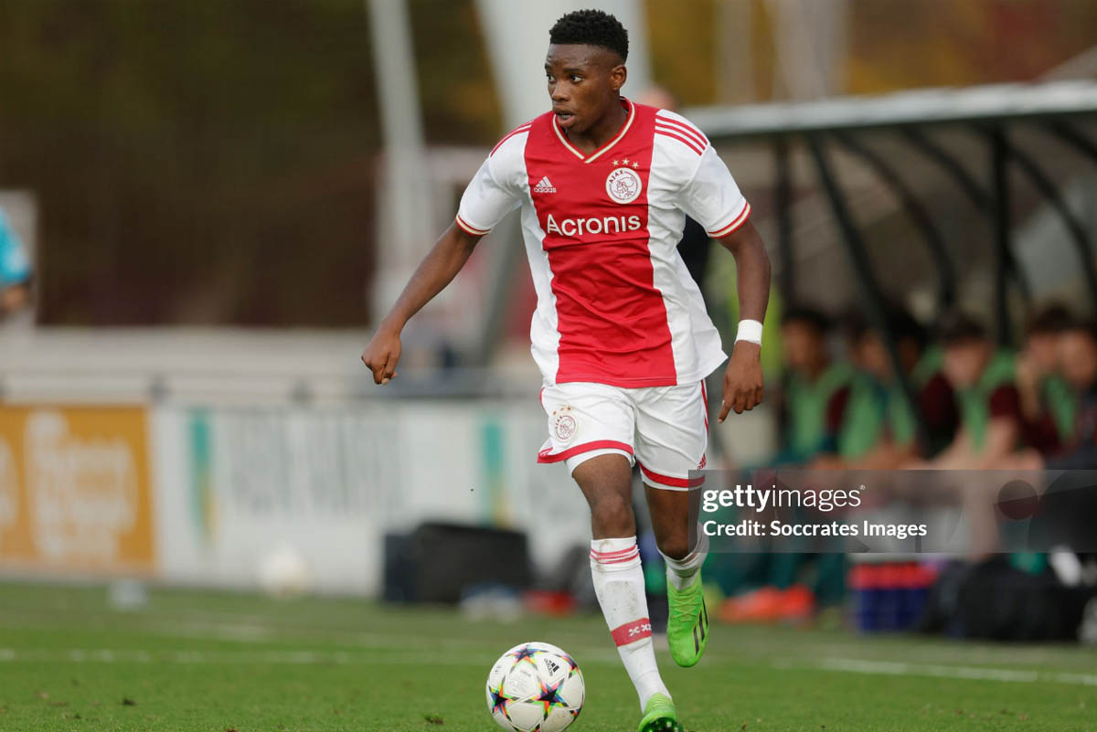 Tottenham Berburu Stanis Idumbo Muzambo