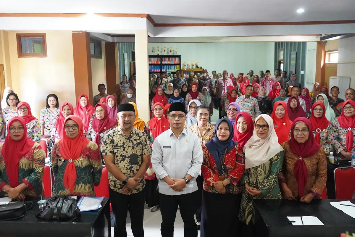 Guru dan Siswa Berprestasi Raih Beasiswa