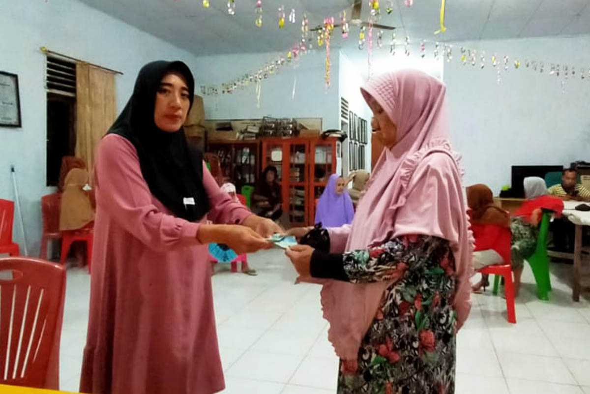 Pemdes Nuangan Salurkan BLT DD 2024