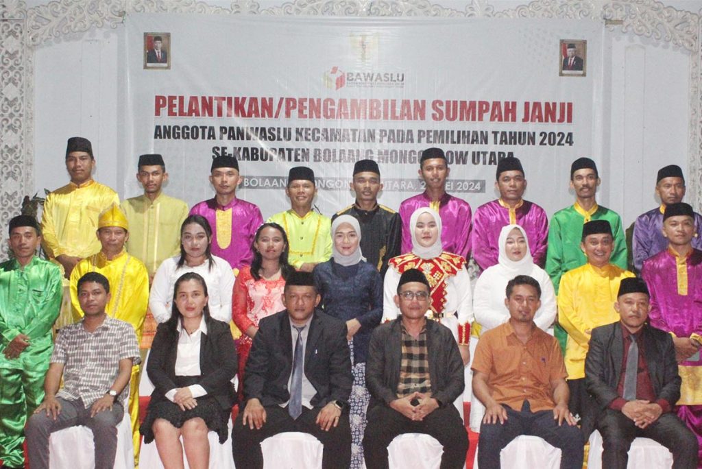 Pelantikan Pengawas Pemilu Bolmut