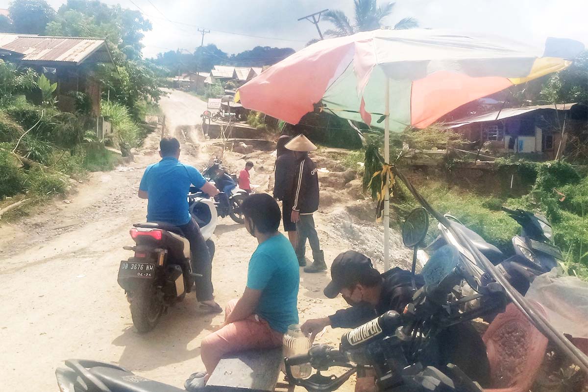Pengendara Harus Bayar di Jalan Boltim