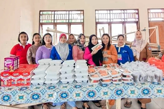 Pemdes Loyow Beri Bantuan PMT untuk Balita