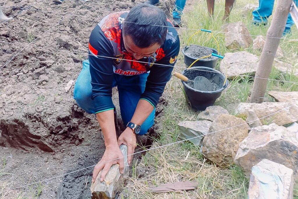 Pj Bupati SJL Perbaiki Kondisi Rumah Warga