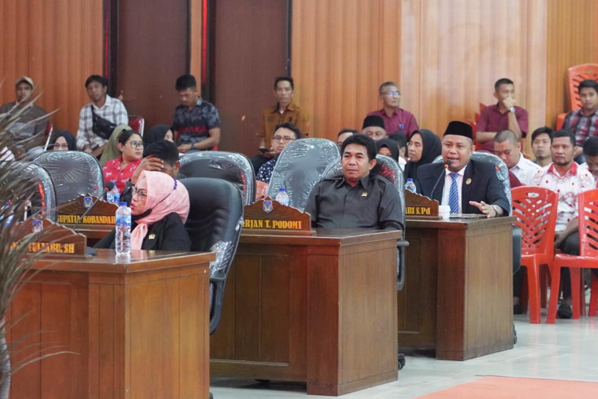 Sidang Paripurna DPRD Bolsel Ricuh