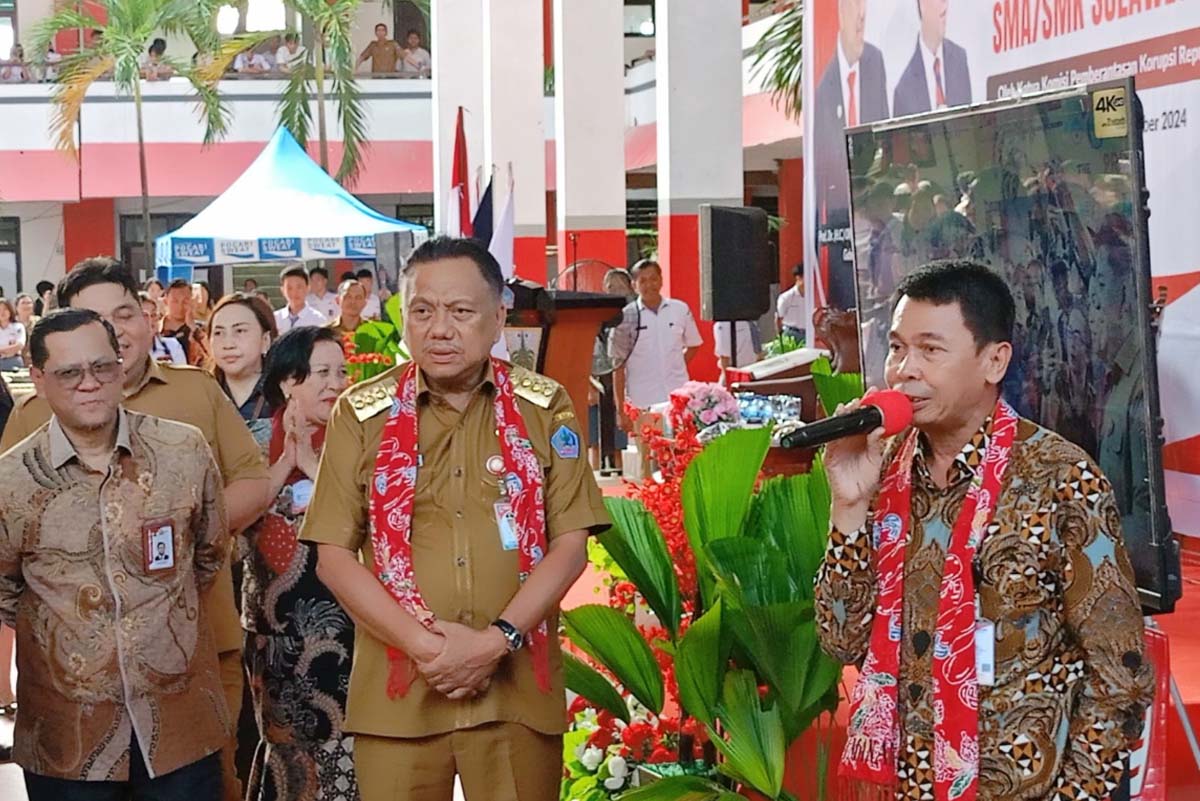 Nawawi Pomolango Berbagi Kenangan di SMA Negeri 1 Manado