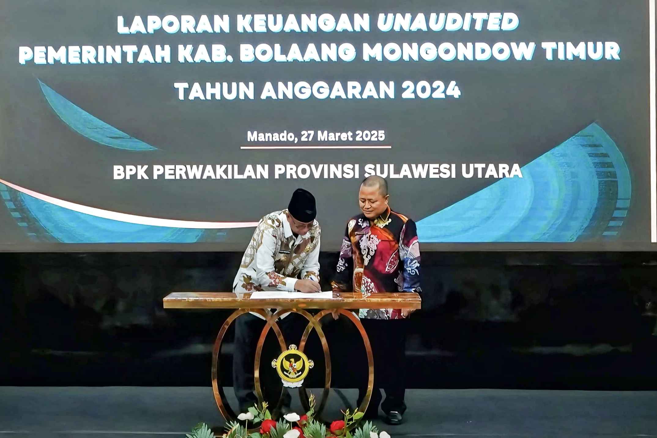 Oskar Serahkan LKPD Boltim 2024