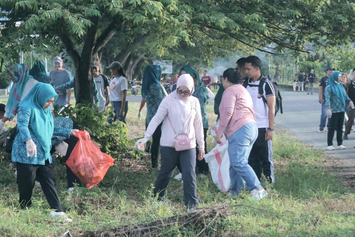 TP-PKK Boltim Gela Bersih Lingkungan