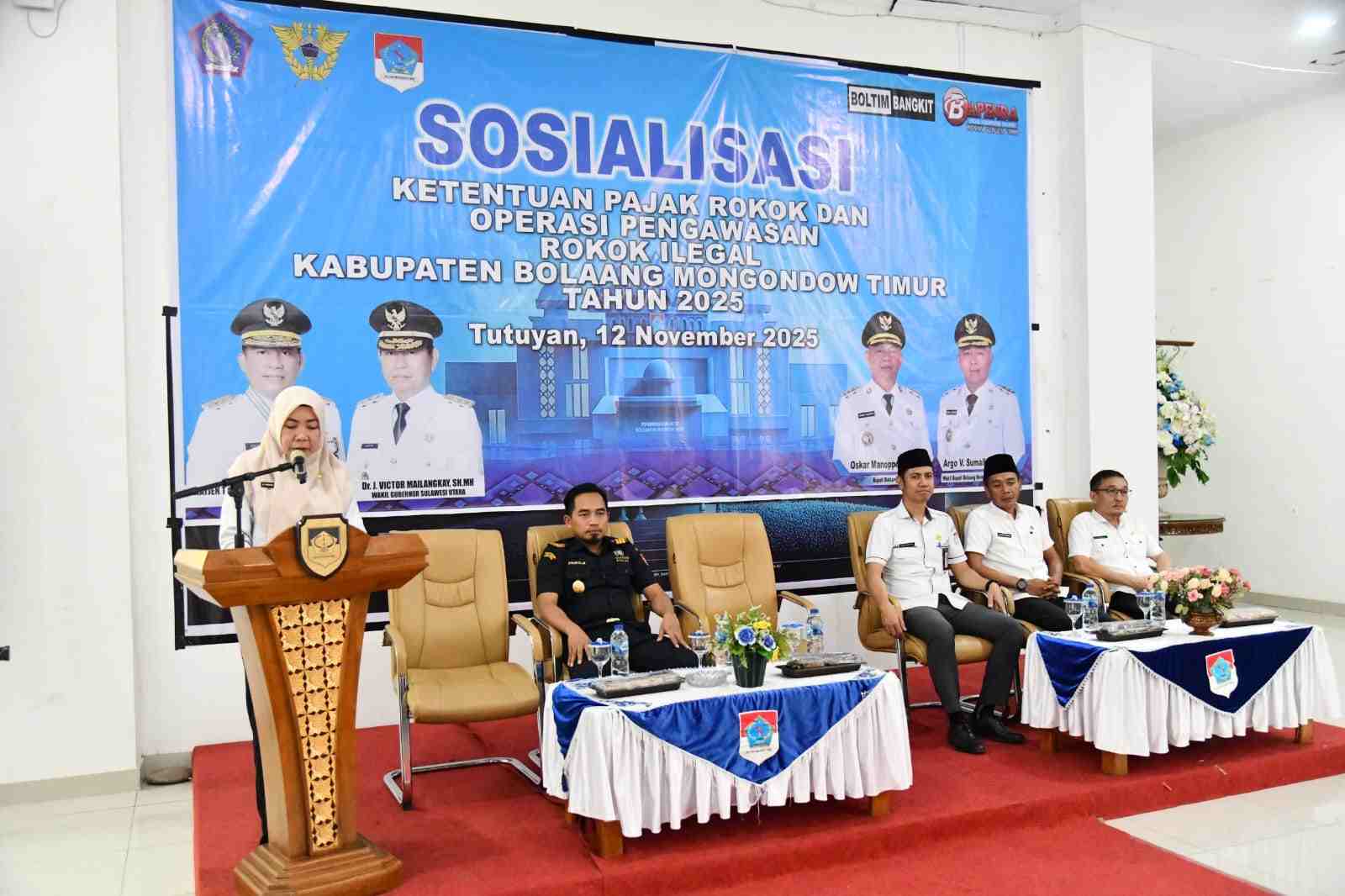 dr. Minarni Manoppo membuka kegiatan sosialisasi pajak rokok di Kantor Bupati Boltim.