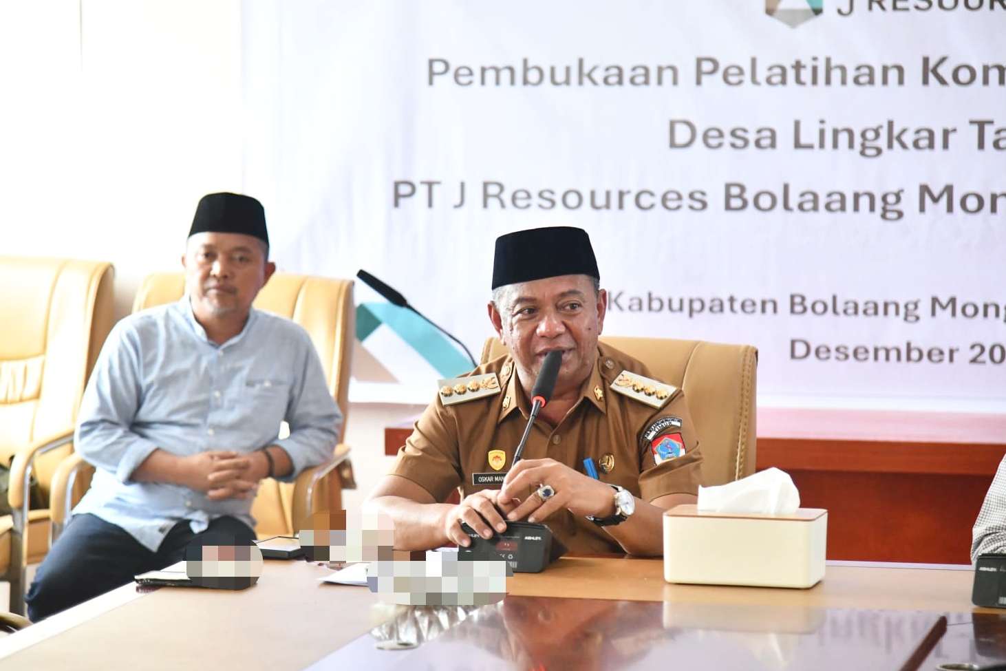 Bupati Boltim Oskar Manoppo membuka pelatihan komputer warga lingkar tambang JRBM