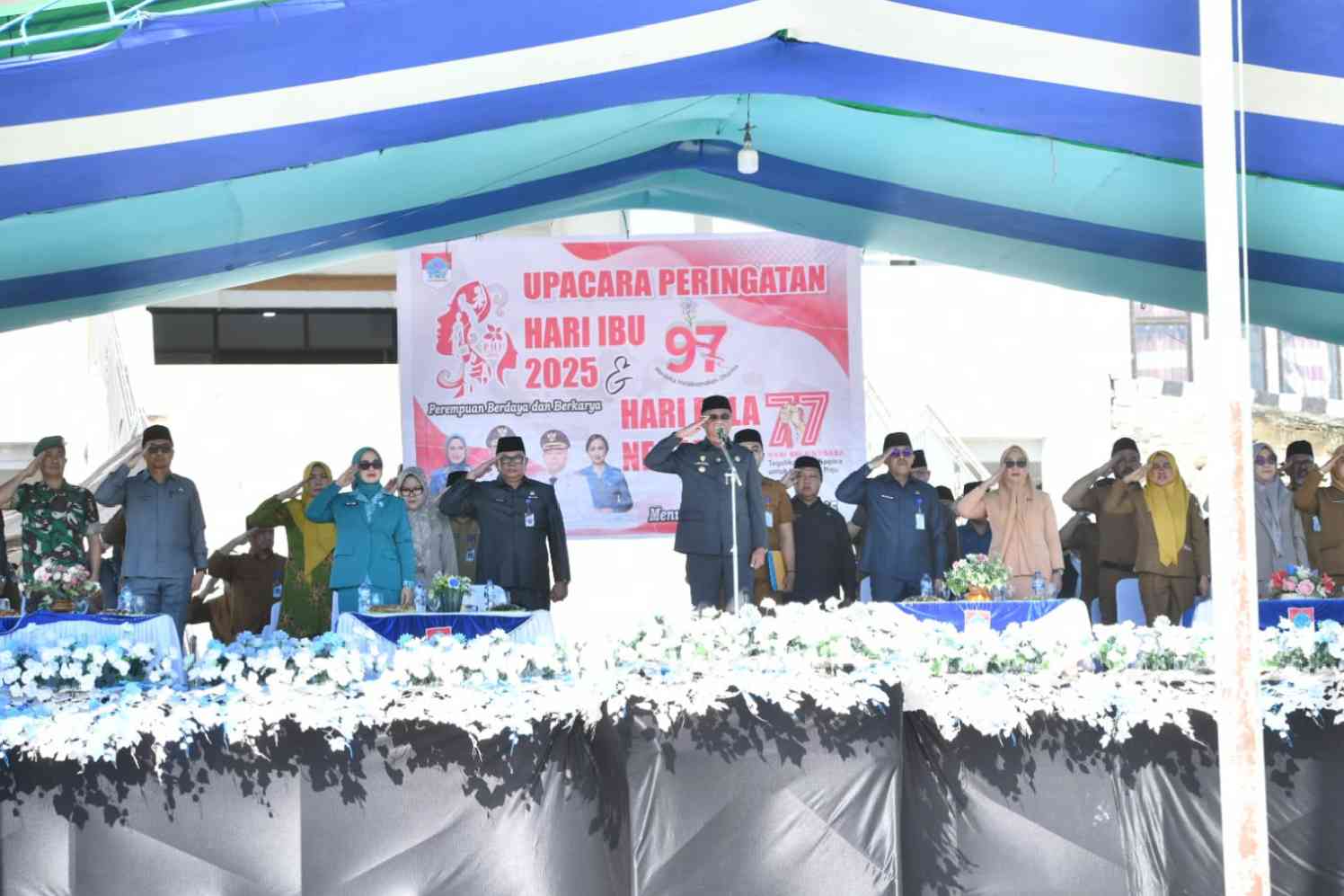 Bupati Boltim Oskar Manoppo memimpin upacara Hari Ibu 2025