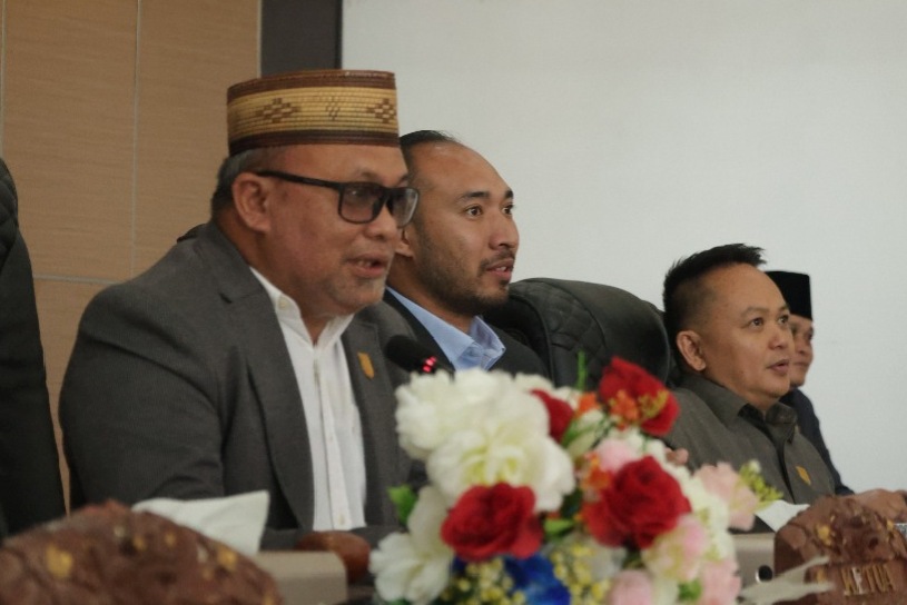 Ketua DPRD Boltim Samsudin Dama memimpin rapat paripurna DPRD Boltim
