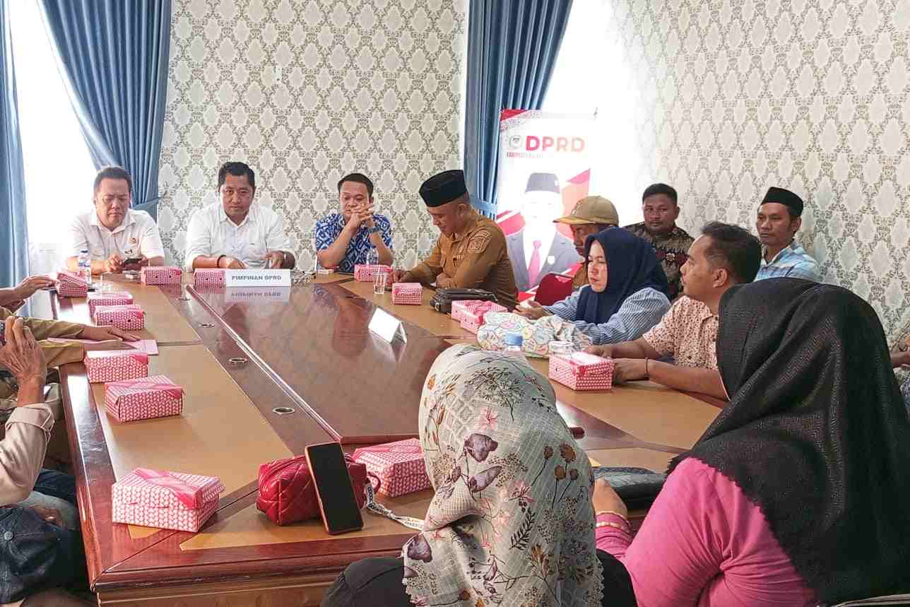 Rapat Dengar Pendapat Umum DPRD Boltim terima Gaji dan Aset di Desa Buyat
