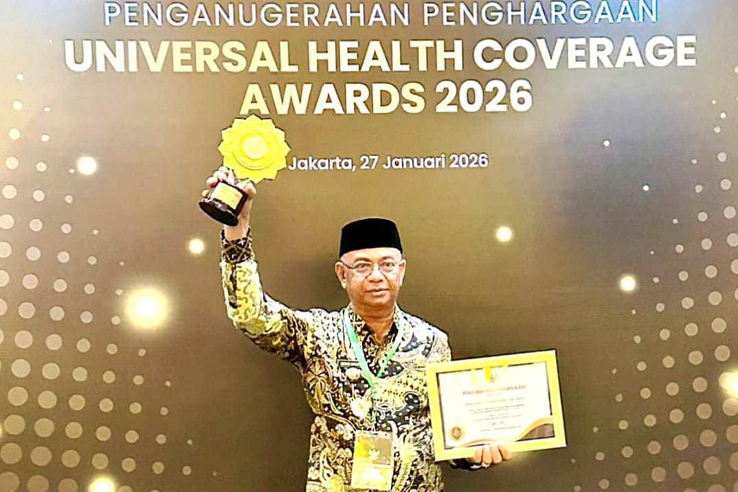 Pemkab Boltim menerima penghargaan UHC kategori Madya 2026