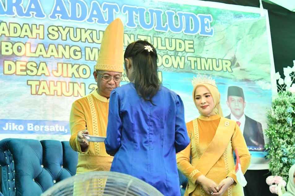 Bupati Boltim Oskar Manoppo menghadiri upacara adat Tulude di Desa Jiko dan Jiko Utara