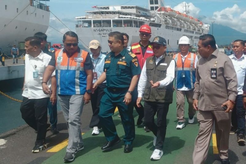 Kunjungan kerja anggota DPD RI di Pelabuhan Bitung