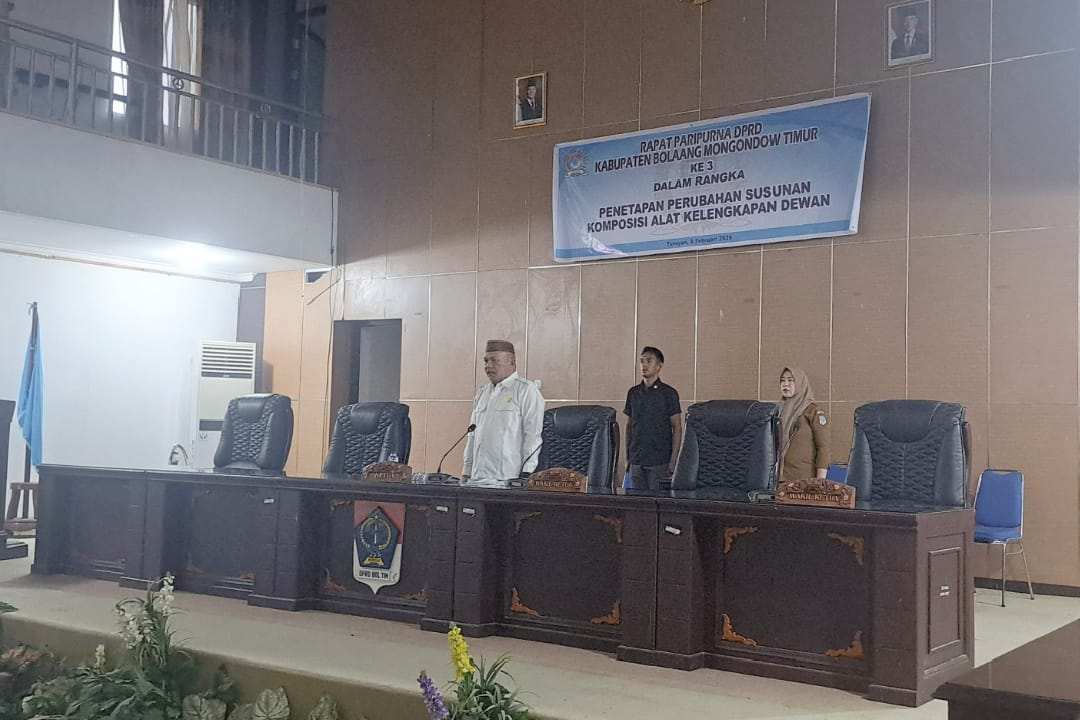 Ketua DPRD Boltim Samsudin Dama memimpin rapat paripurna