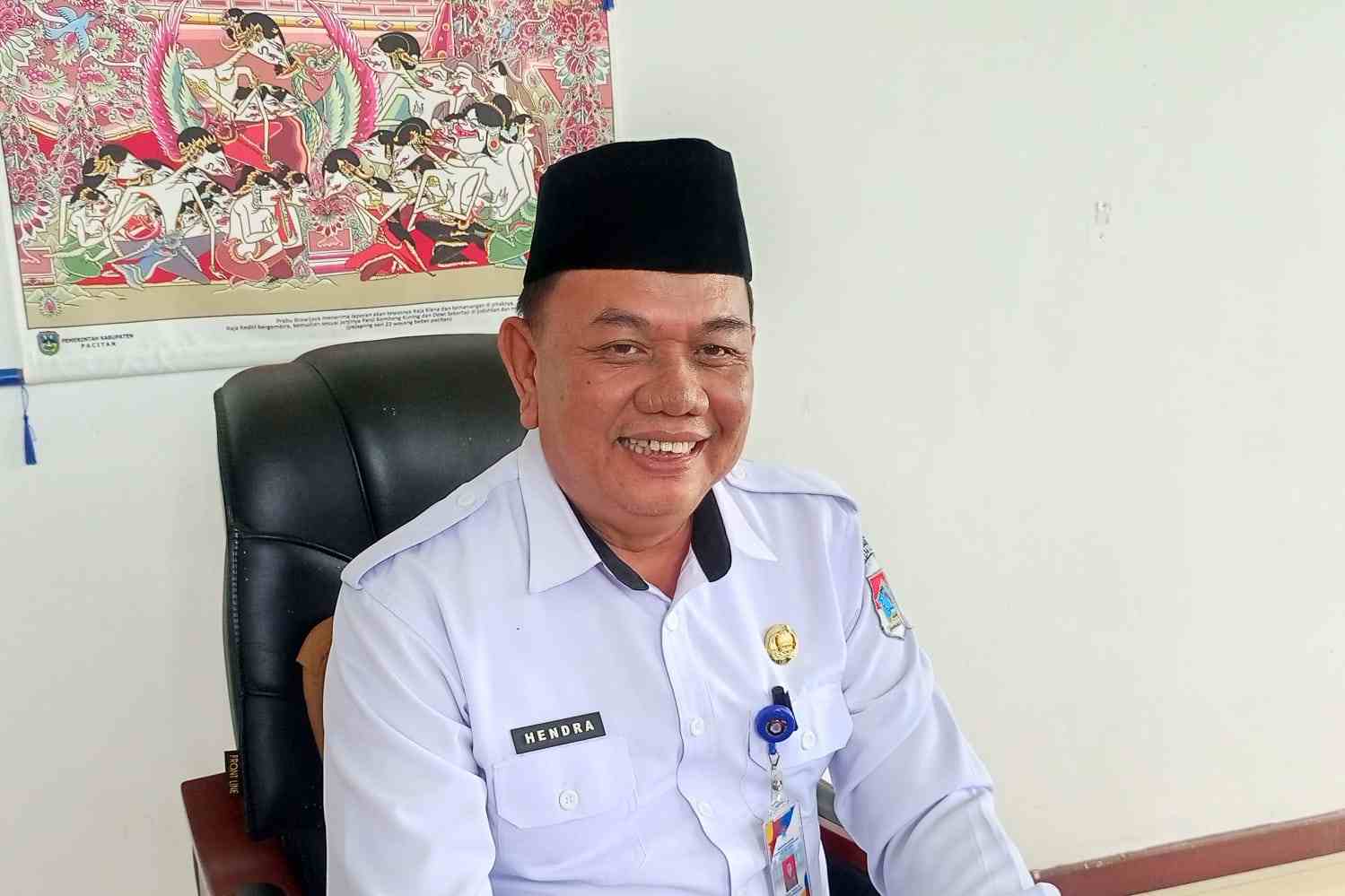 Asisten Bidang Pemerintahan dan Kesejahteraan Rakyat Sekretariat Daerah (Setda) Pemkab Boltim, Hendra Tangel memberikan penjelasan terkait pergantian Sangadi Modayag III