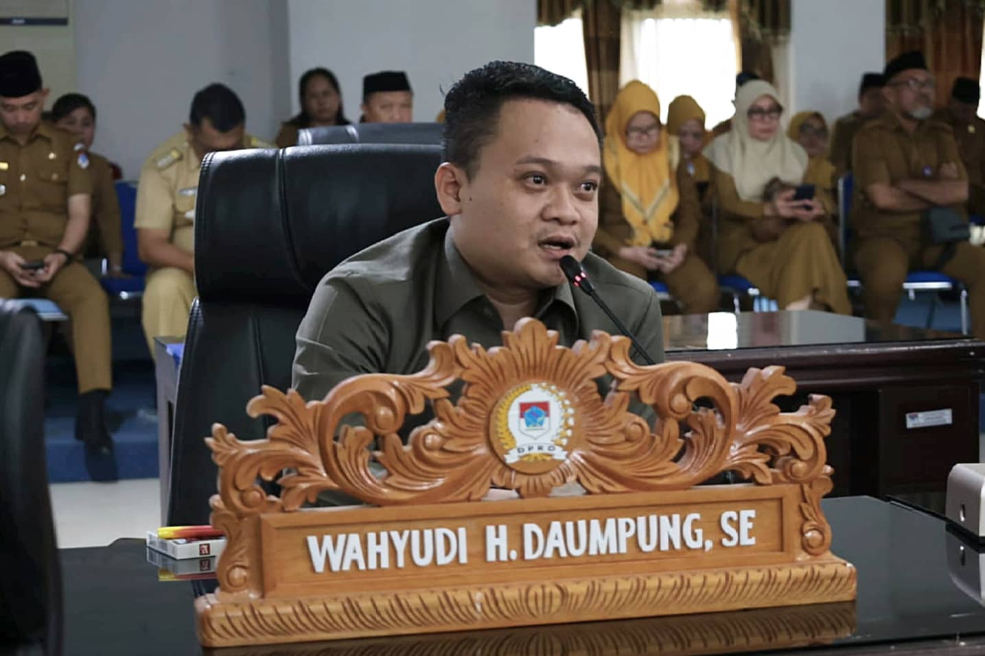 Anggota DPRD Boltim Wahyudi Daumpung saat menyampaikan pandangan di paripurna