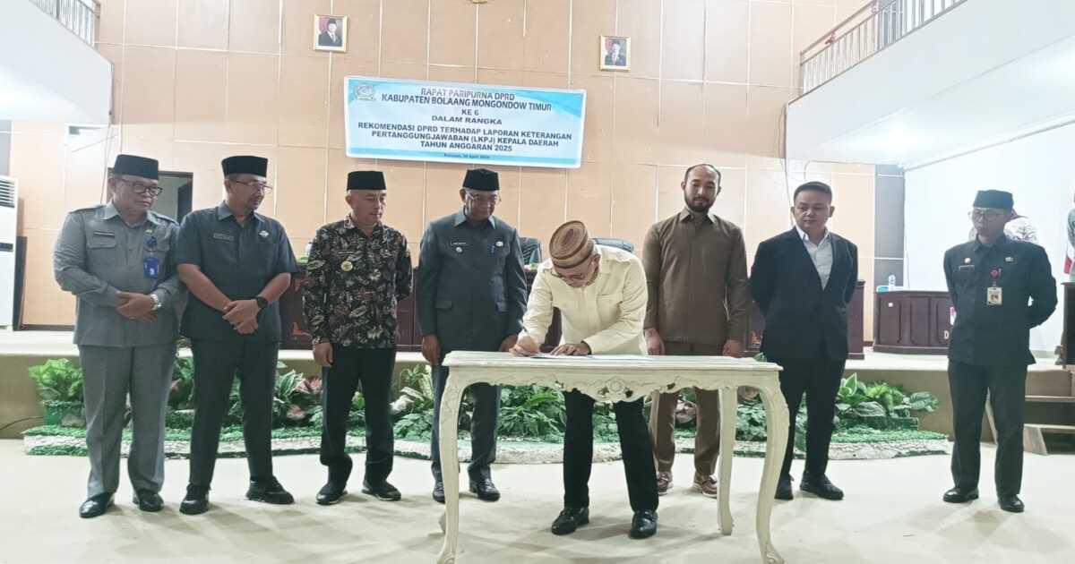Penandatanganan dan Penyerahan rekomendasi DPRD kepada Bupati Boltim