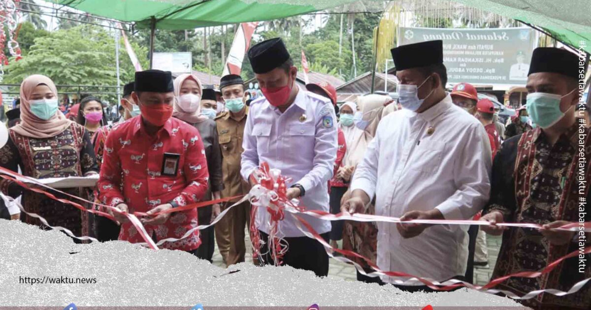 Iskandar Kamaru Resmikan PKM Onggunoi