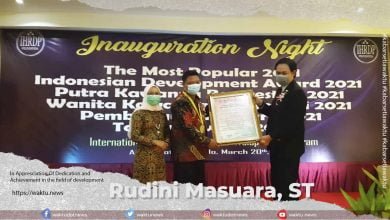 Rudini Masuara Terima Penghargaan