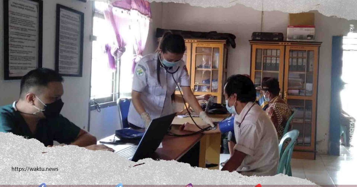 Vaksinasi Lansia Desa Iyok