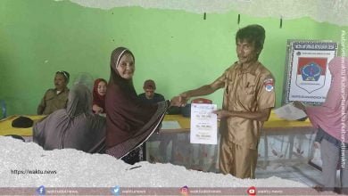 Warga Desa Nuangan Terima BLT DD 2022