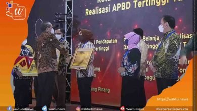 Tatong Bara Terima Penghargaan Realisasi Belanja Daerah Tertinggi