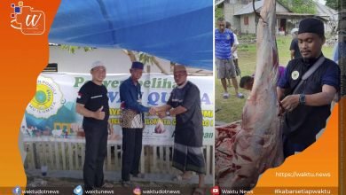 Ketua YPII Ikut Potong Daging