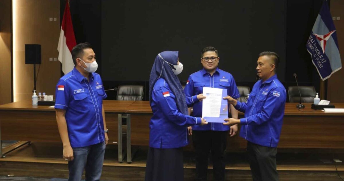 Argo Vinsensius Sumaiku Terima SK DPC Demokrat