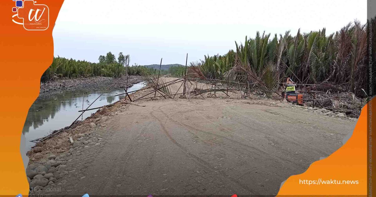 Warga Boltim Pagar Proyek Pembangunan Jalan