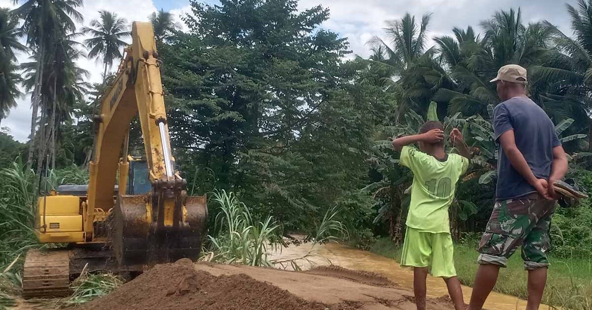 Pemerintah Desa Molobog Timur Bangun Pematang Darurat