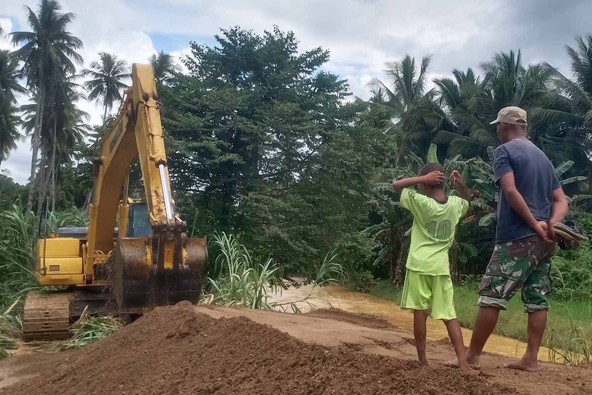 Pemerintah Desa Molobog Timur Bangun Pematang Darurat