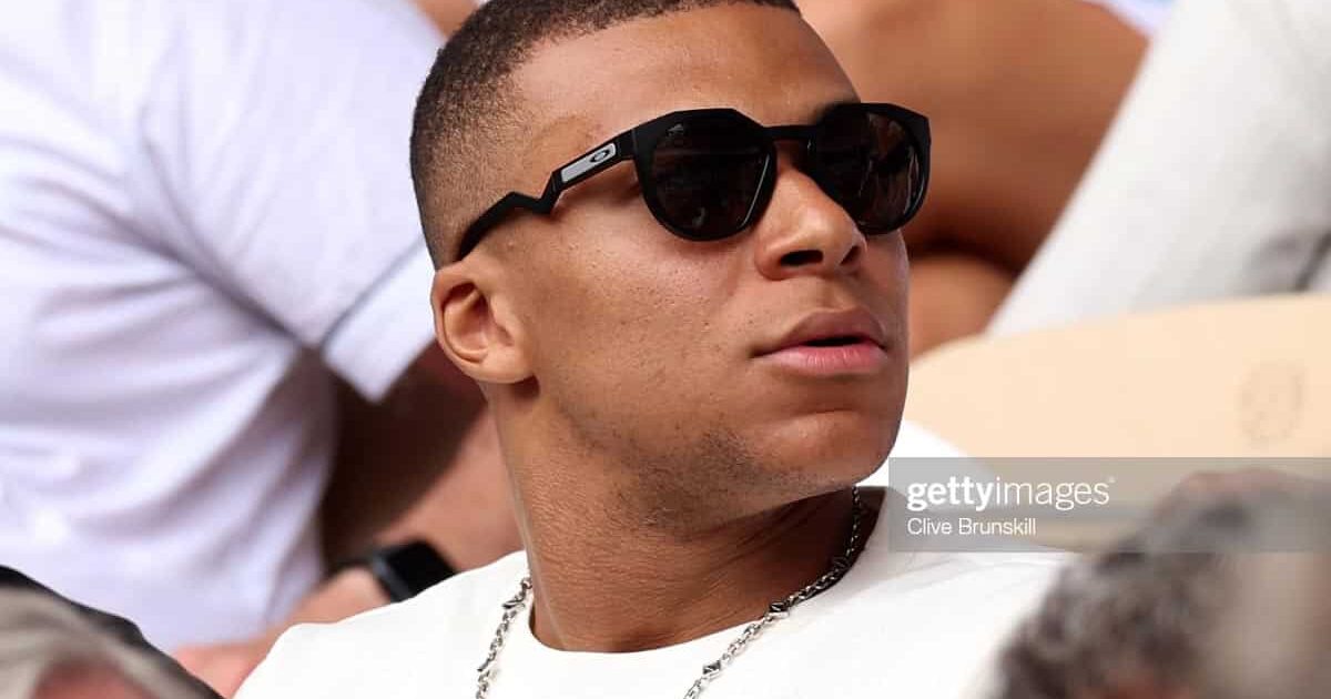 Barcelona Sambangi Kylian Mbappe